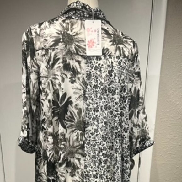 dressy blouse sheer lightweight button closure - Picture 4 of 15